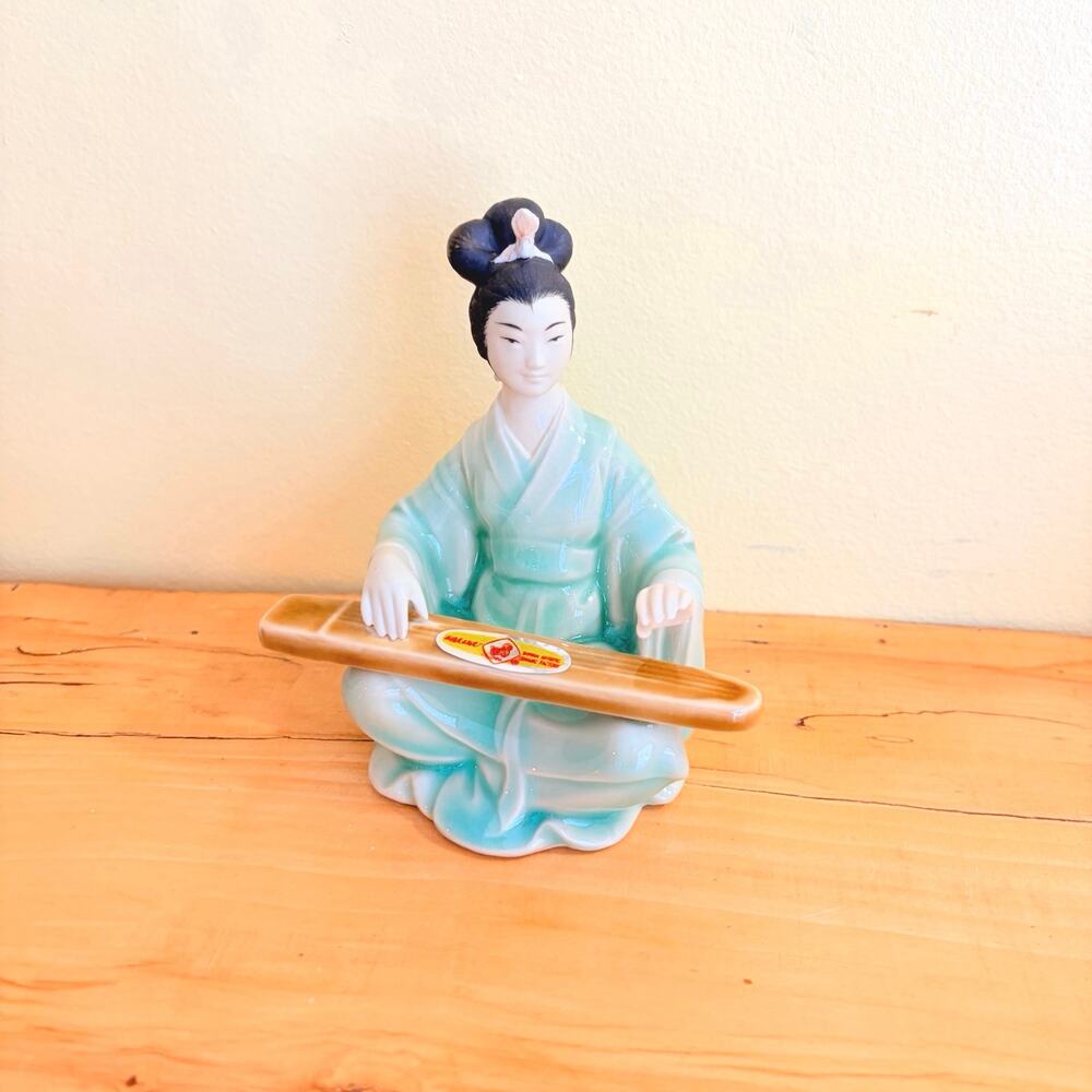 Vtg Chinese Porcelain Geisha Statue Figurine Gugin Celadon Oriental Lady